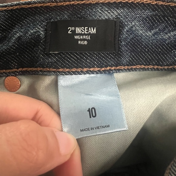 Express Shorts - Picture 3 of 3